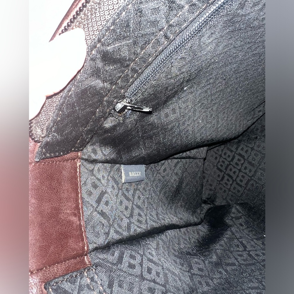 Authentic Bally Leather Shoulder Bag - Picture 10 of 15